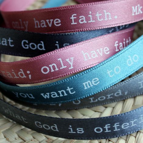 Bracelets ruban parole d'Evangile en anglais